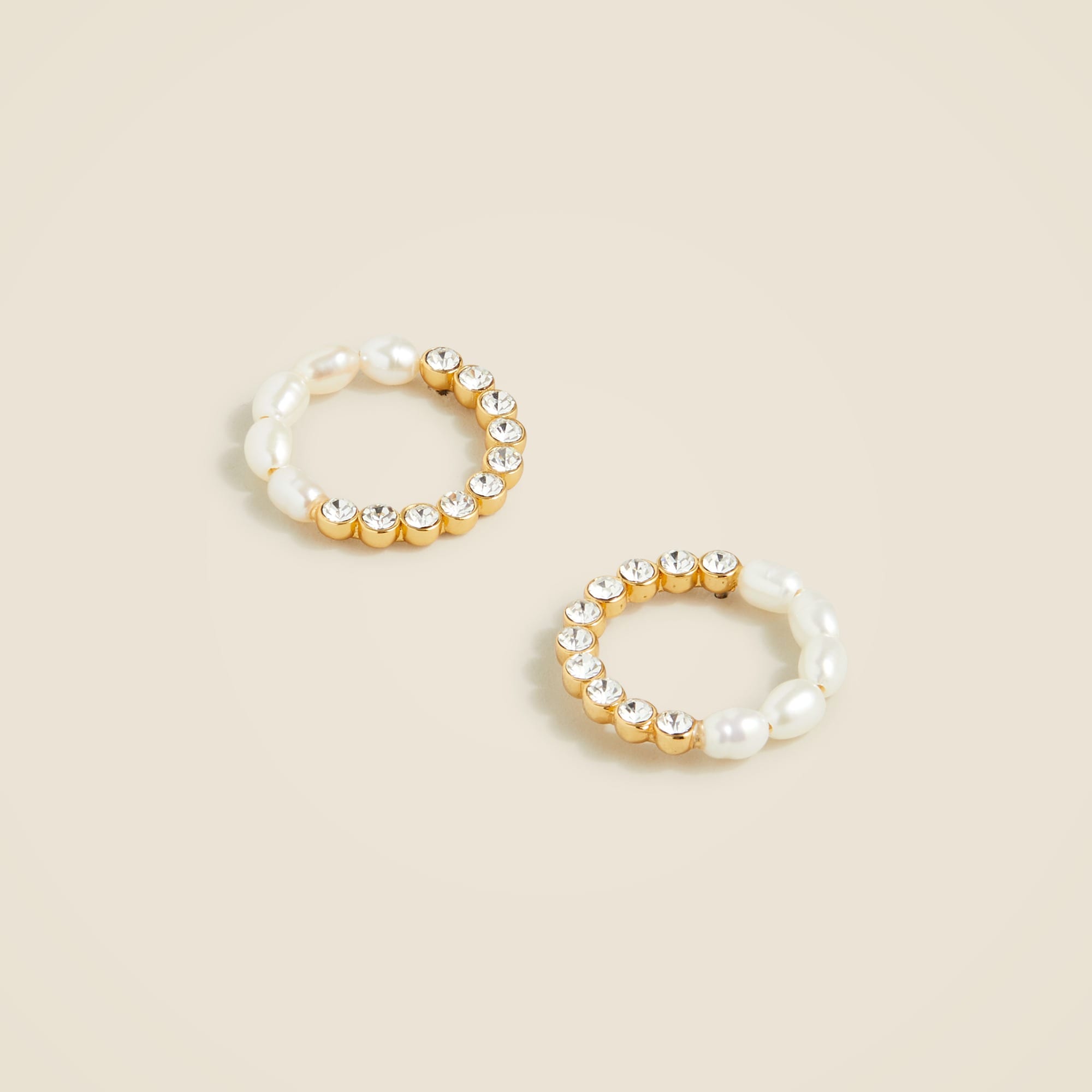  Circle pearl stud earrings